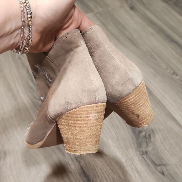 GUC Diba Sleek Suede Leather Embroidered Booties - Picture 4 of 8